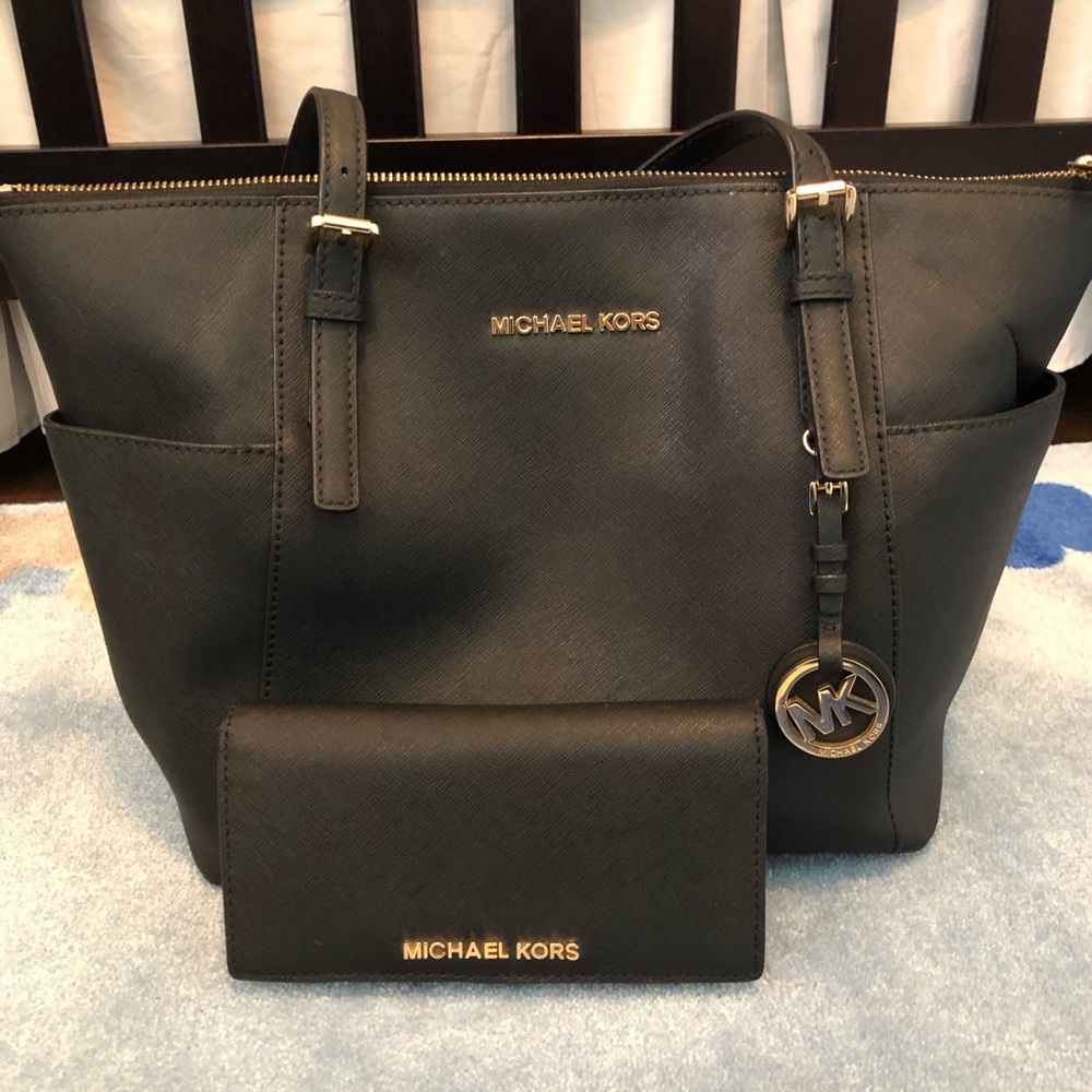 Authentic Michael Kors med tote with wallet